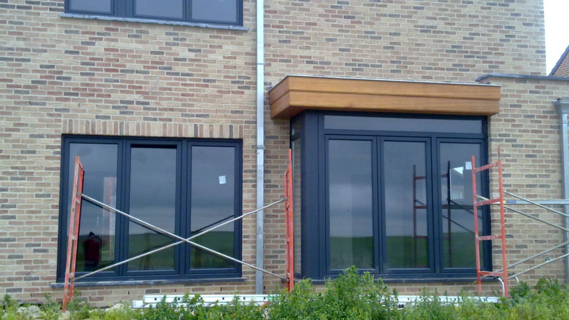 Châssis PVC — façade maison unifamiliale