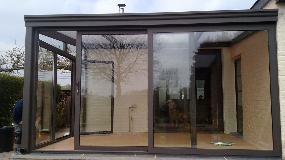 Véranda aluminium avec baie coulissante — extension lumineuse