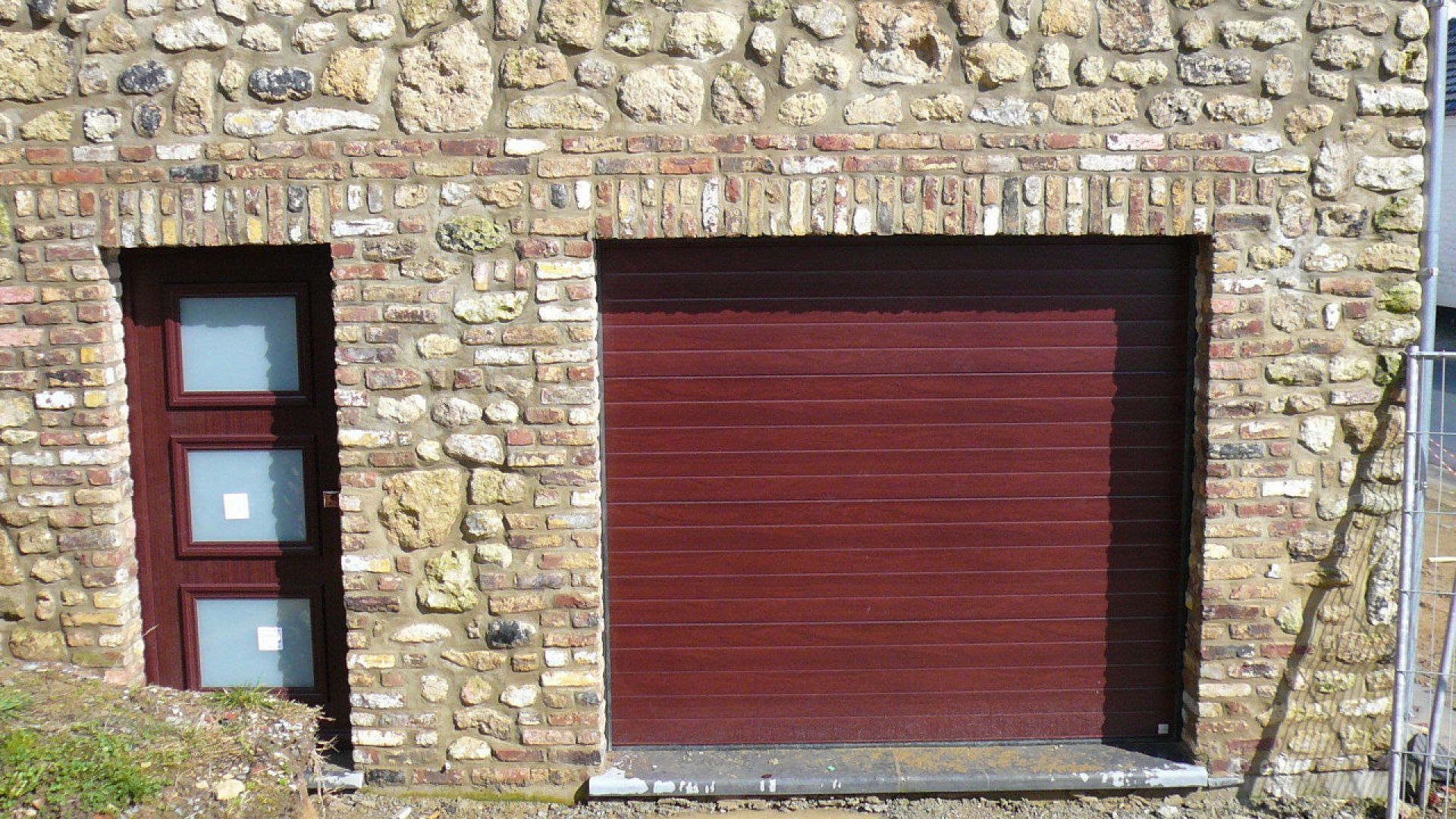 Rénovation complète — châssis et portes sur maison en pierre